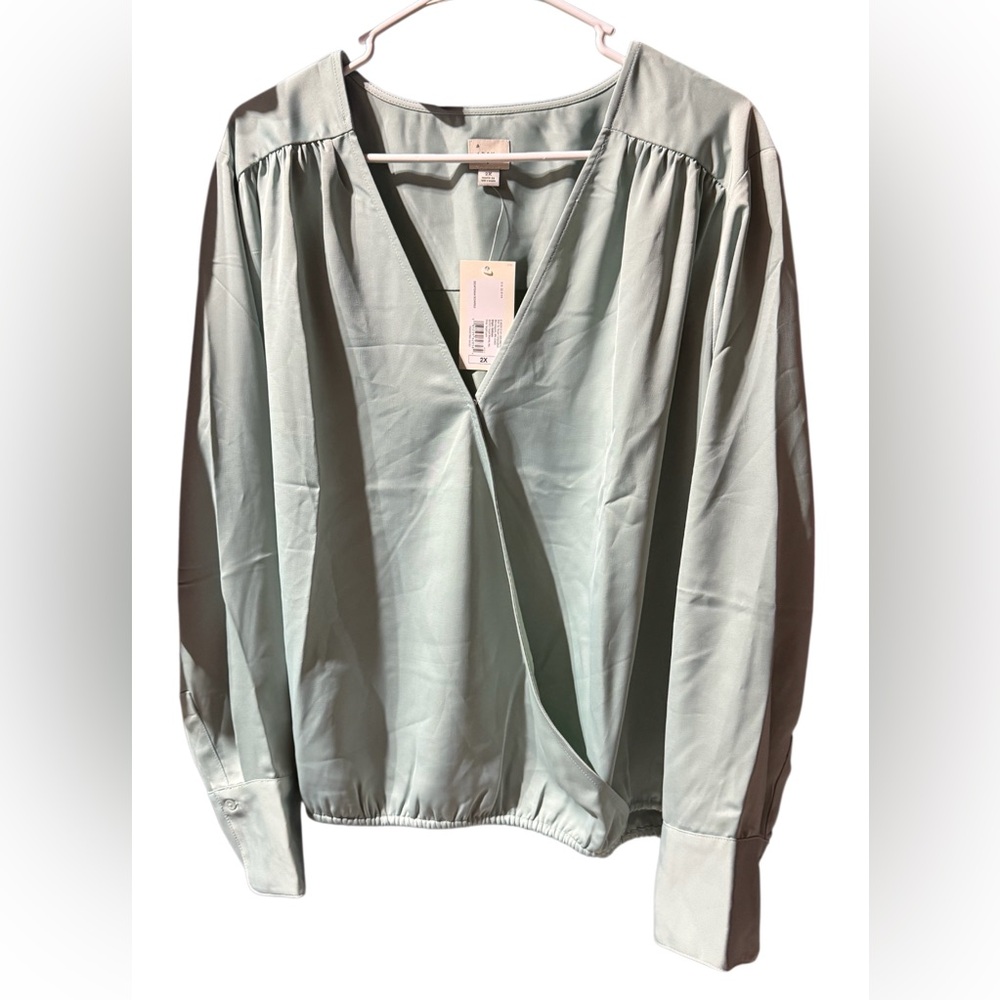 A New Day Women’s Plus Size 2X Seafoam Satin V Neck Top Shirt Blouse 2X NEW